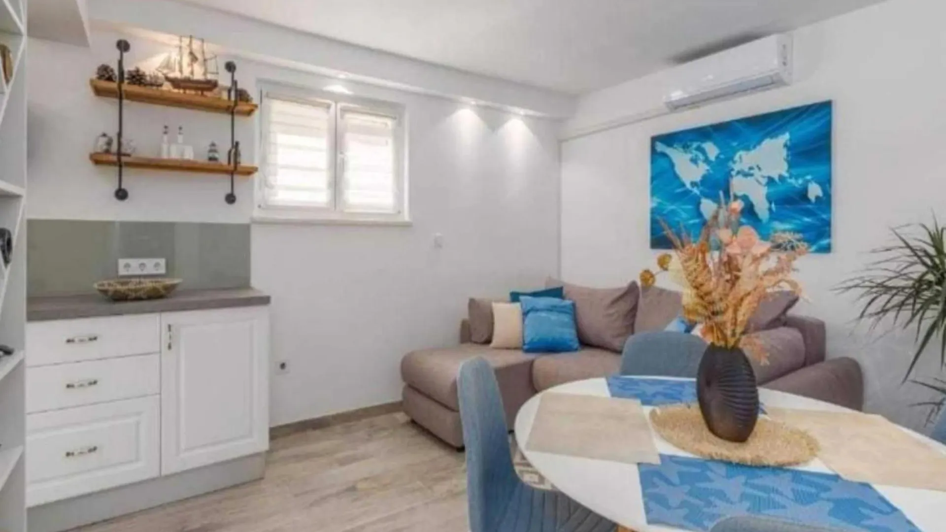 Two Bedroom Apartment With Terrace Pula