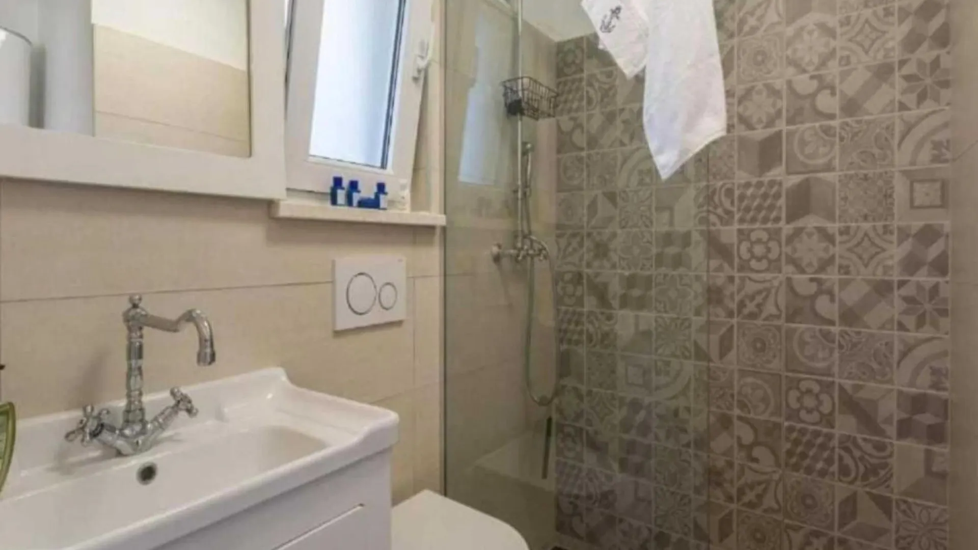 Two Bedroom Apartment With Terrace Pula