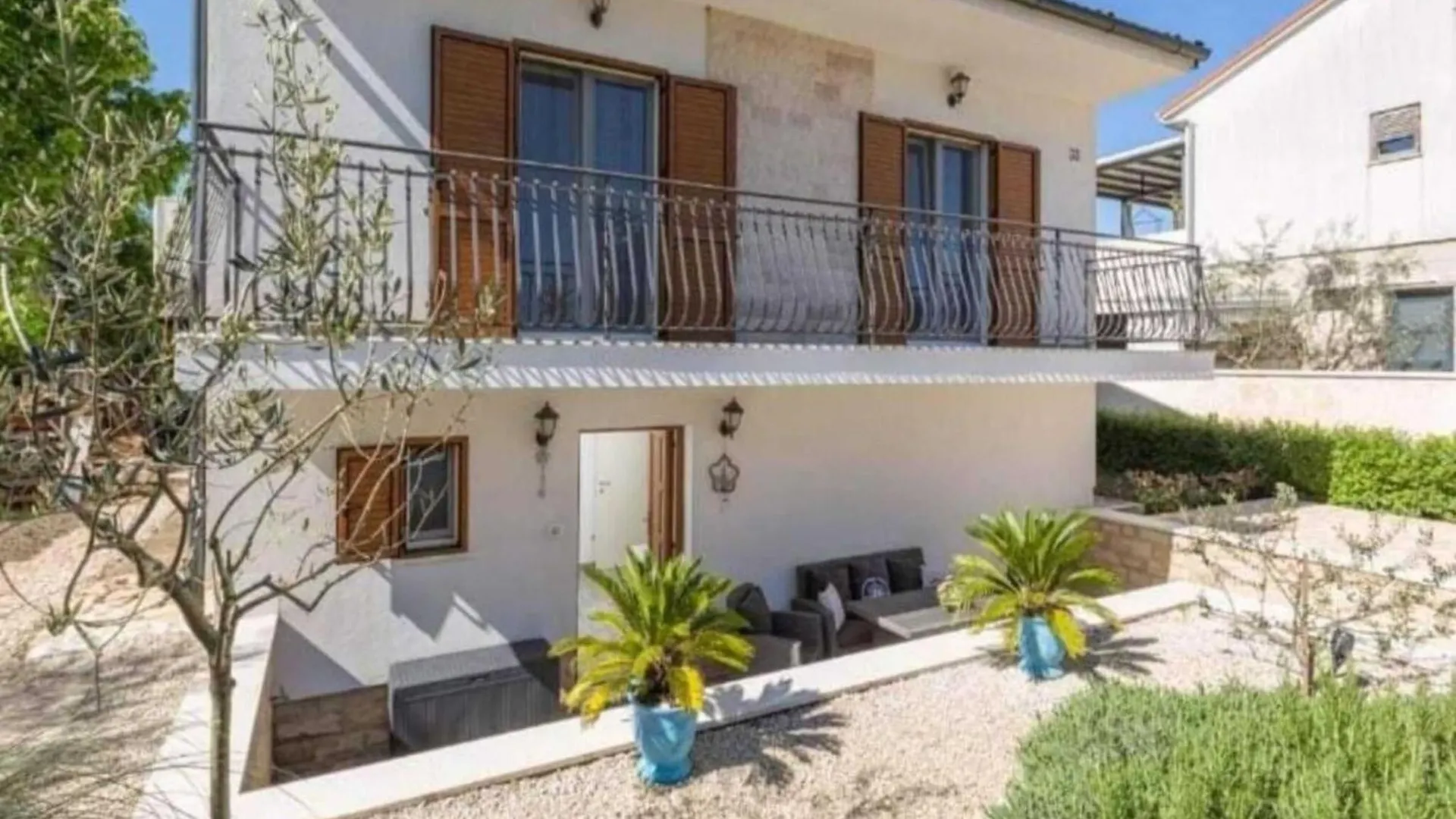 Two Bedroom Apartment With Terrace Pula
