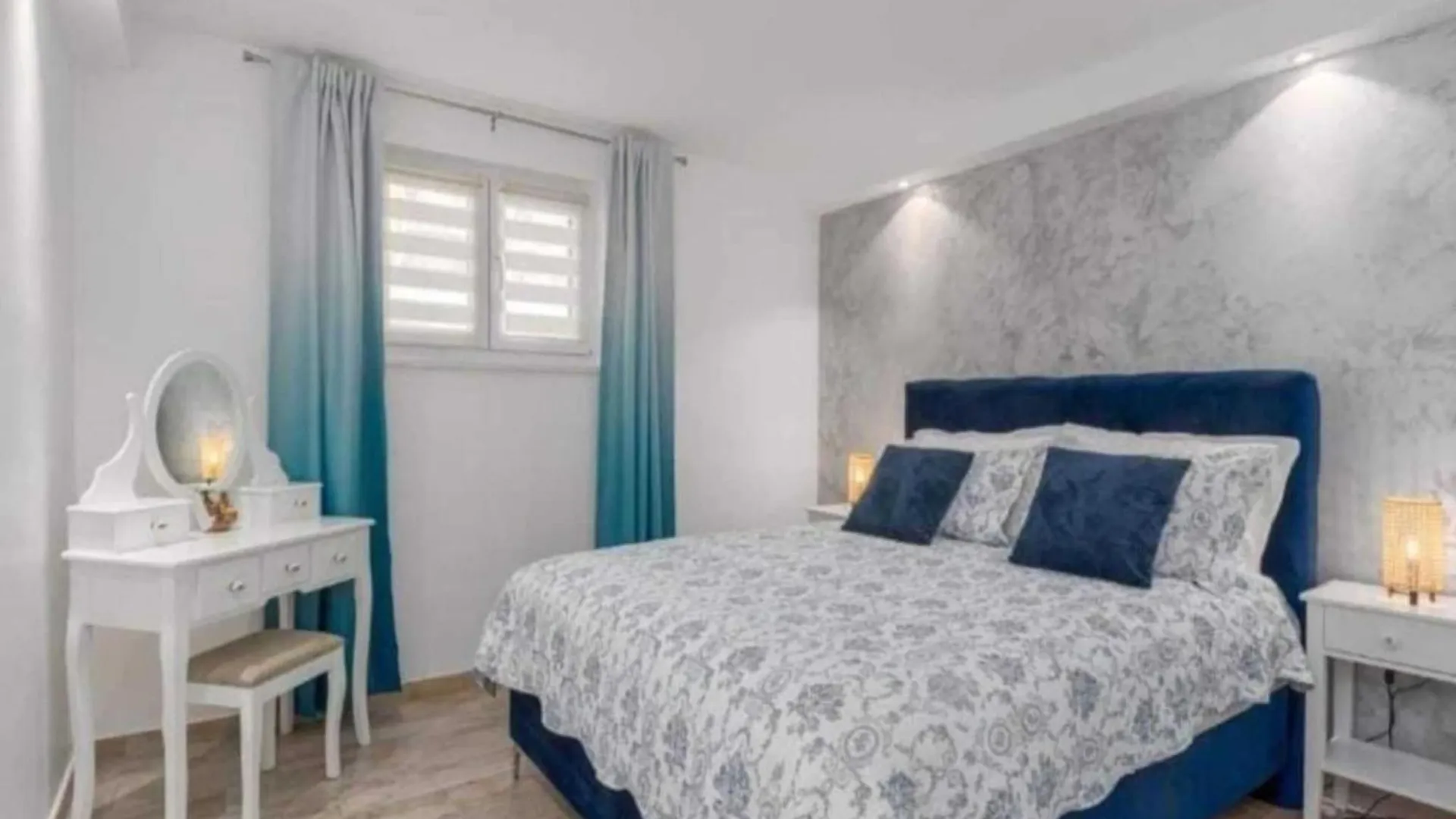 Two Bedroom Apartment With Terrace Pula