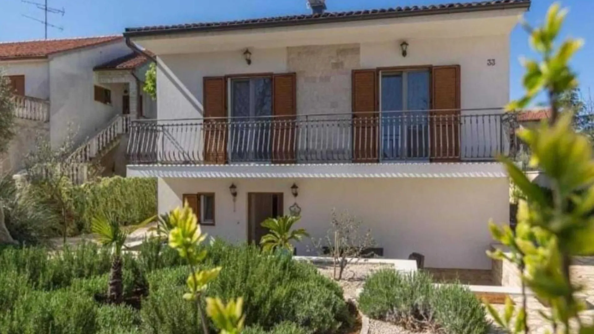 Two Bedroom Apartment With Terrace Pula
